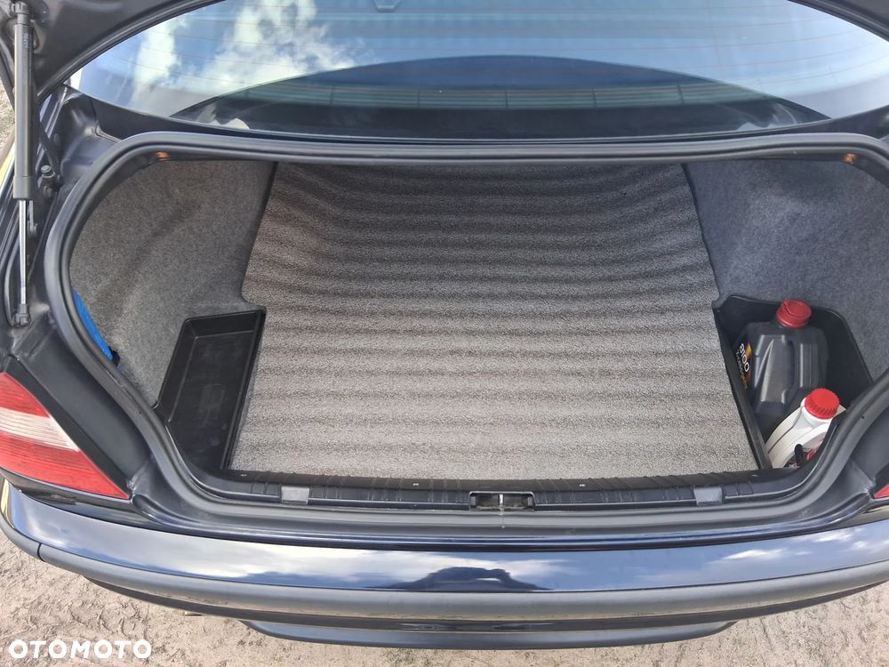 BMW Seria 3 318i Edition Sport - 9