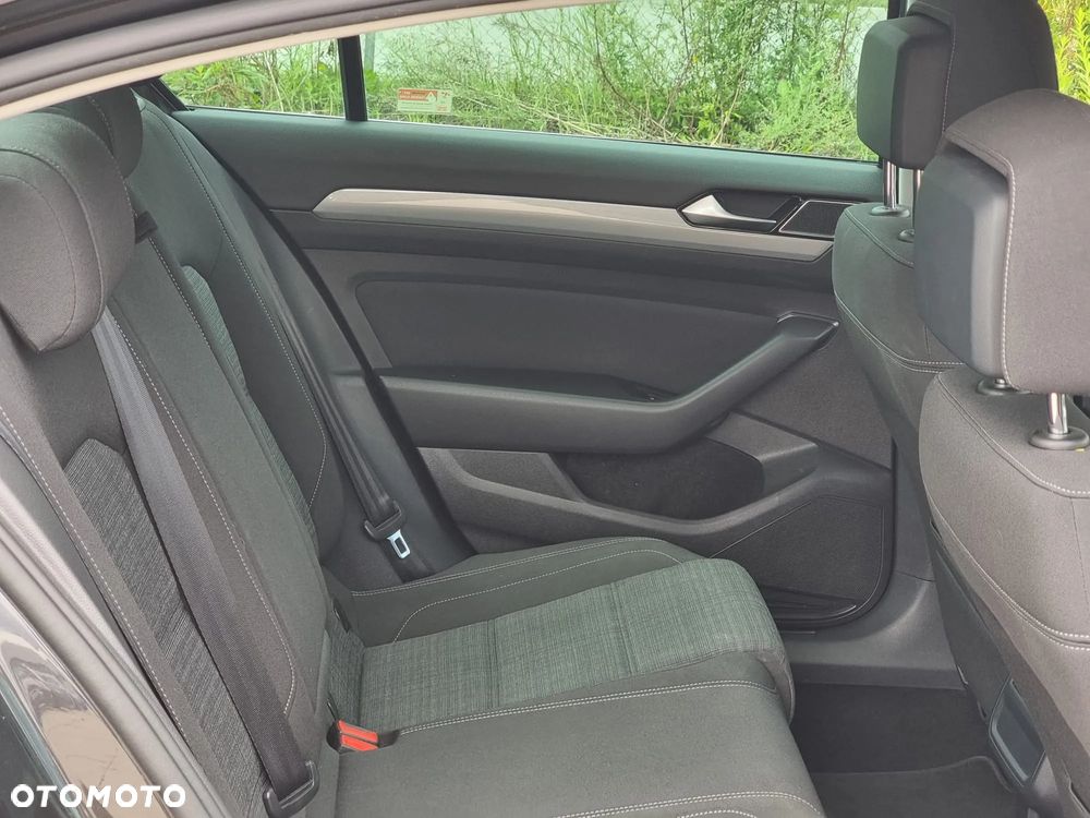 Volkswagen Passat - 24