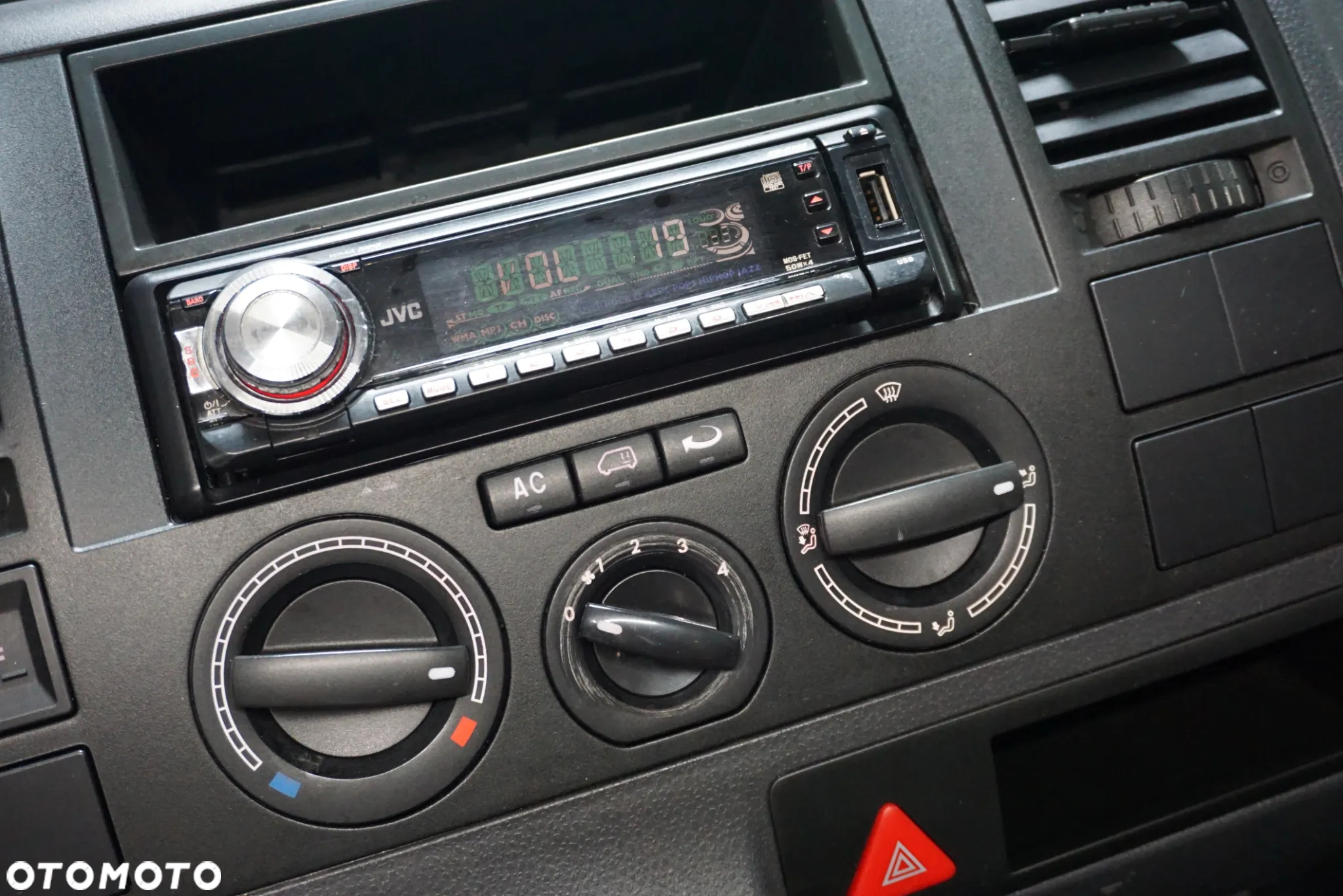 Volkswagen Caravelle - 33