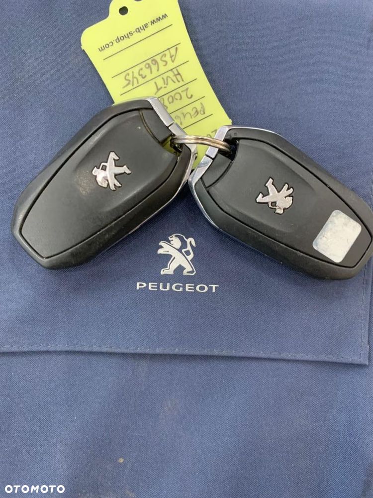 Peugeot 2008 BlueHDi 130 EAT8 Allure - 25