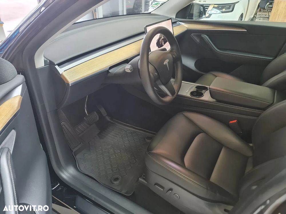 Tesla Model Y AWD Long Range - 9