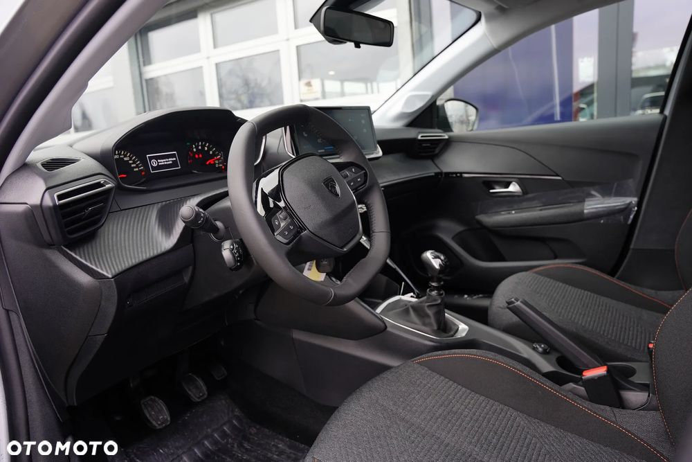 Peugeot 208 - 17