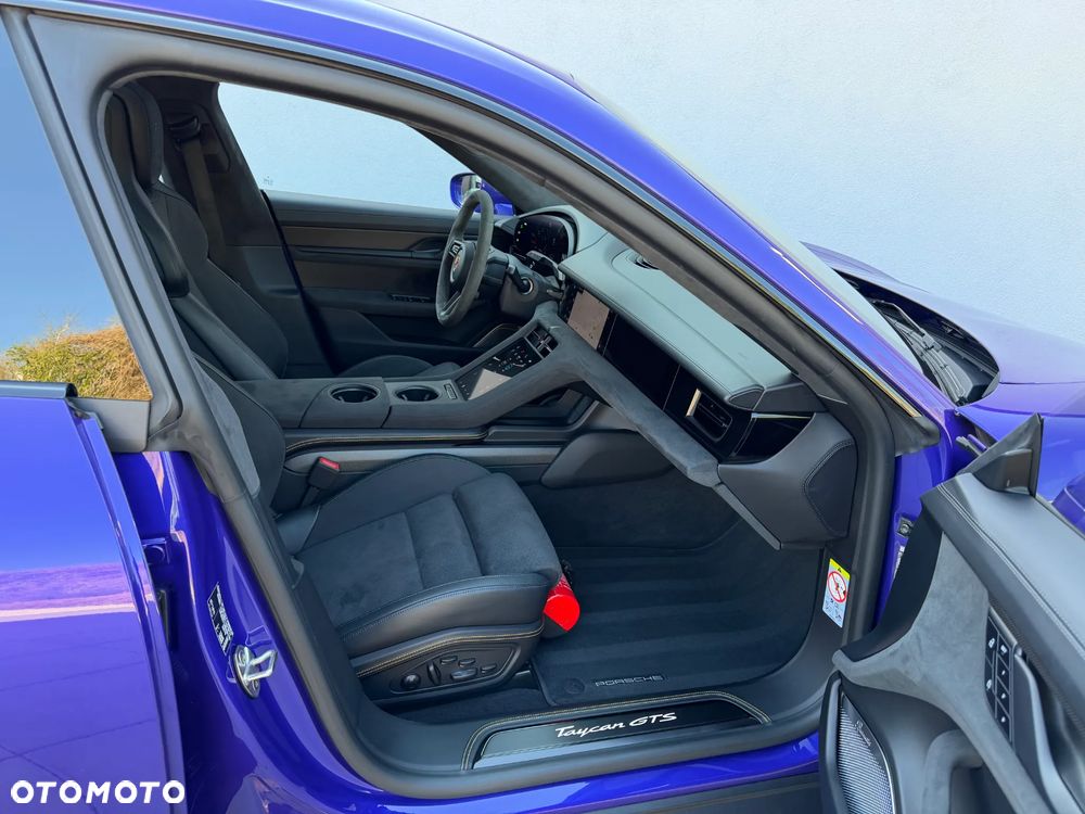 Porsche Taycan - 13