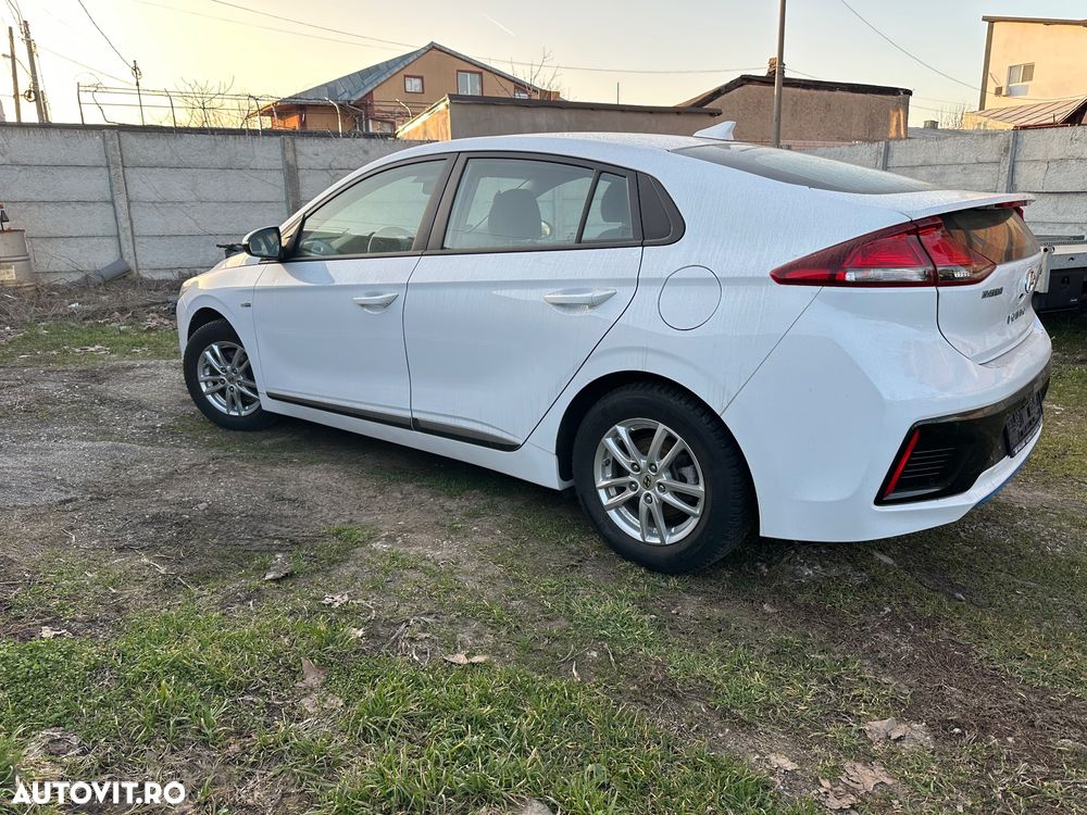 Hyundai IONIQ - 4