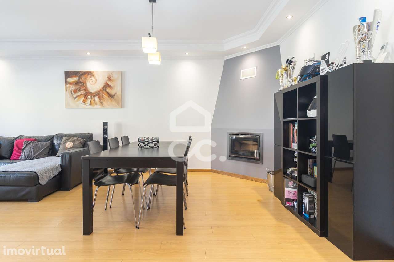 Magnífico T2 com dois espaços exteriores, em Caneças - Grande imagem: 4/51