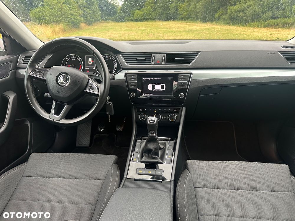 Skoda Superb 2.0 TDI 4x4 Premium Edition - 16