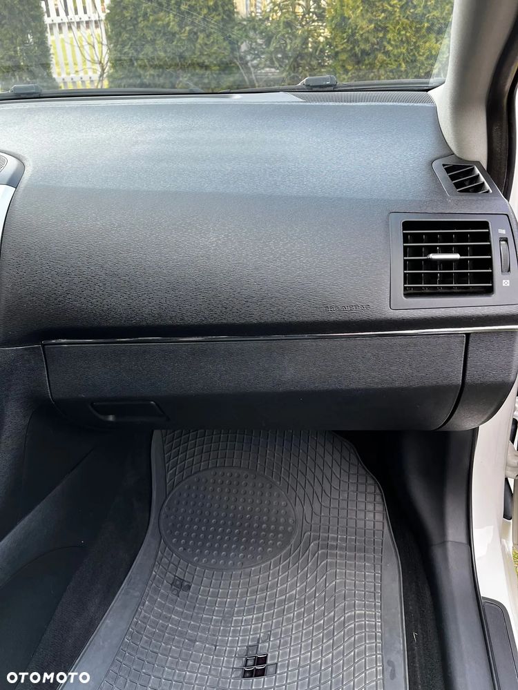 Toyota Avensis 2.0 D-4D Active - 15