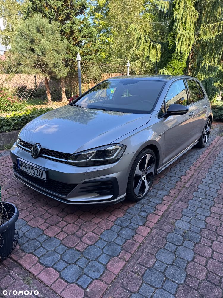 Volkswagen Golf - 2