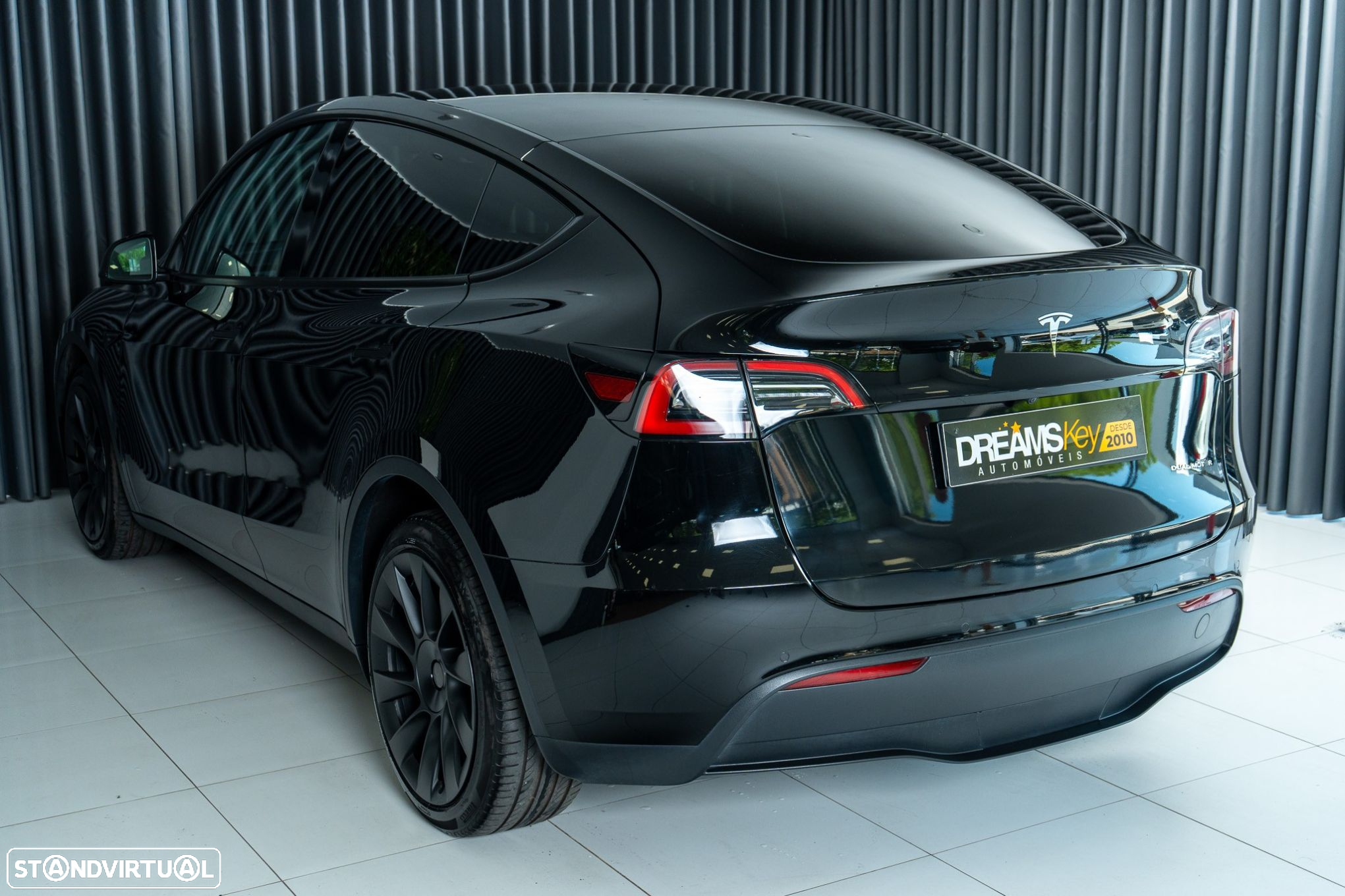 Tesla Model Y Long Range Dual Motor AWD - 25