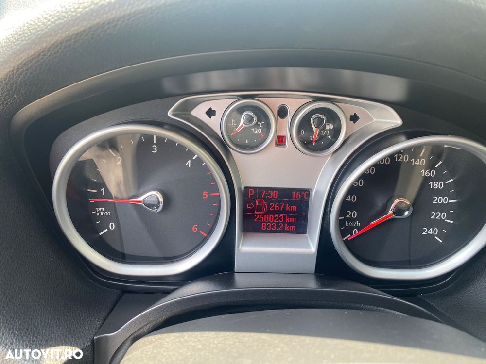 Ford Kuga 2.0 TDCi 4WD Powershift Titanium - 5