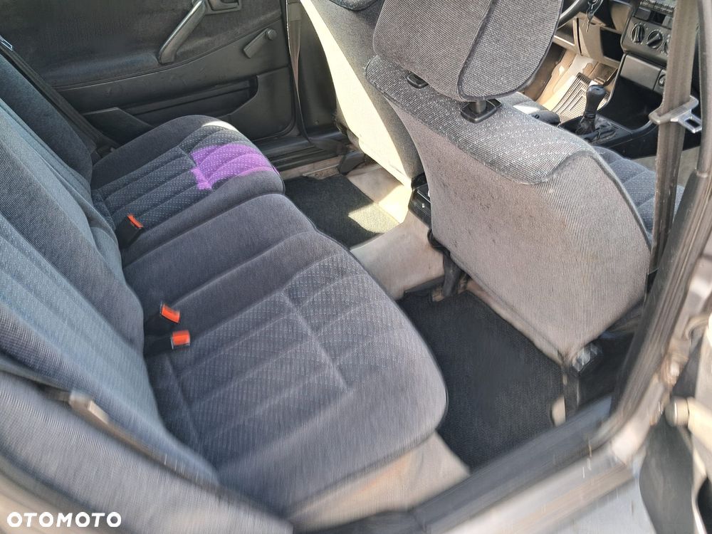 Volkswagen Passat 1.8 CL - 12