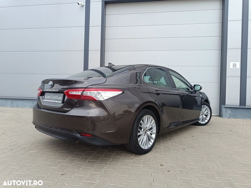 Toyota Camry Executive - 4