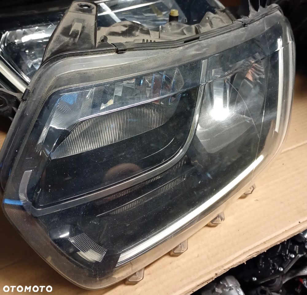 LAMPA LEWY PRAWY PRZÓD EUROPA 260609367R DACIA DUSTER II LED - 2