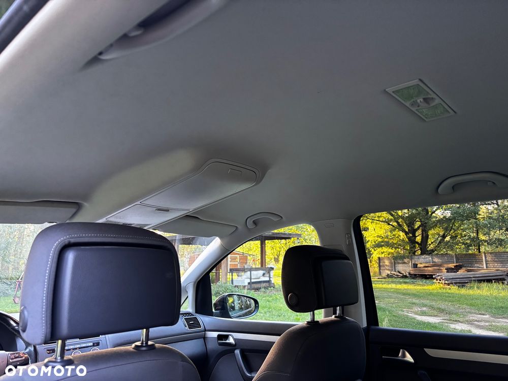 Volkswagen Touran - 24