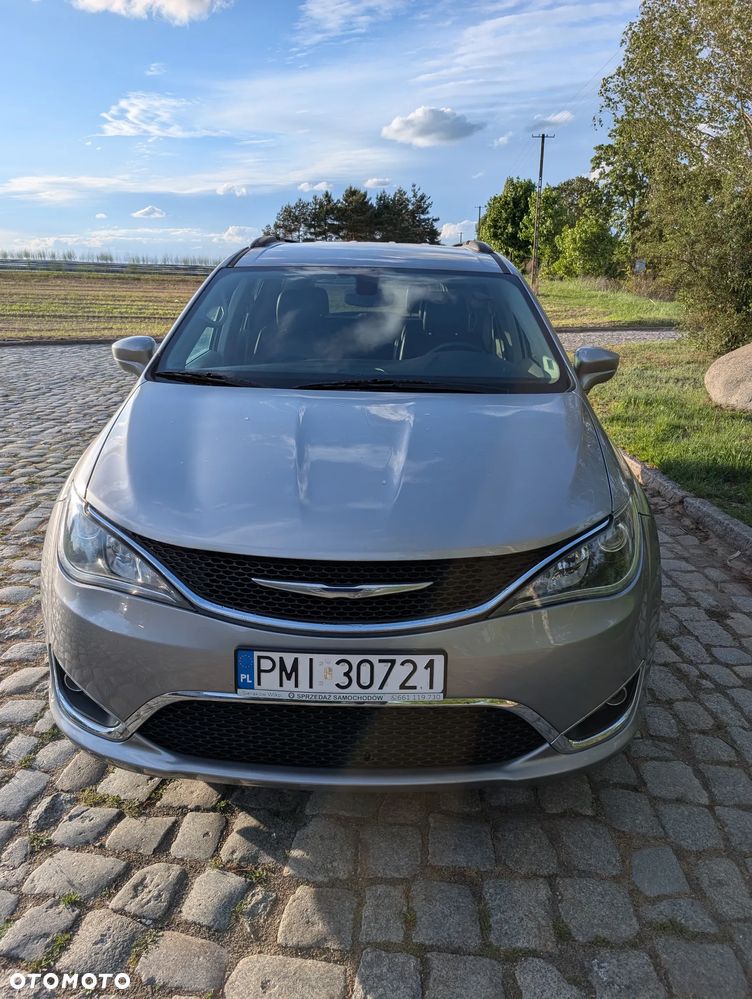 Chrysler Pacifica - 22
