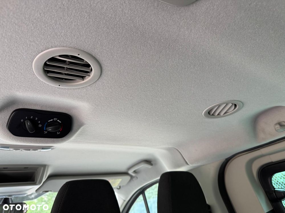 Ford Tourneo Custom - 20