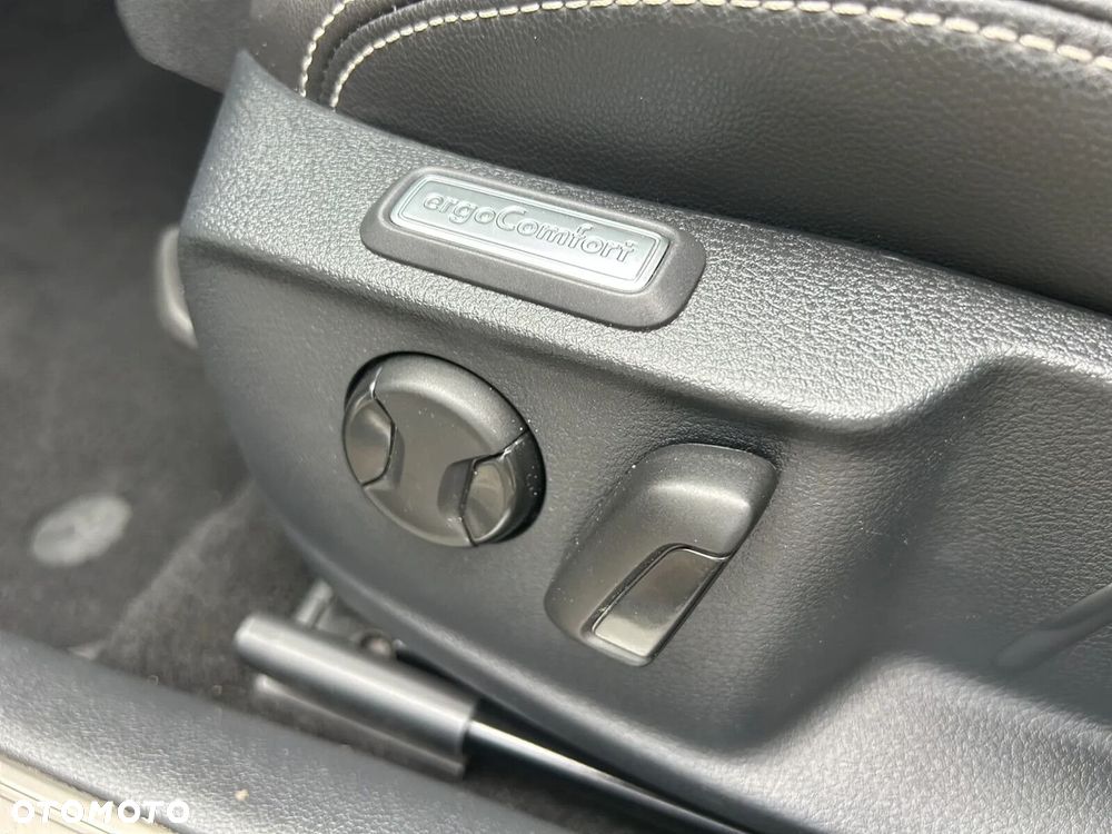 Volkswagen Passat Variant 2.0 TDI Elegance DSG - 38