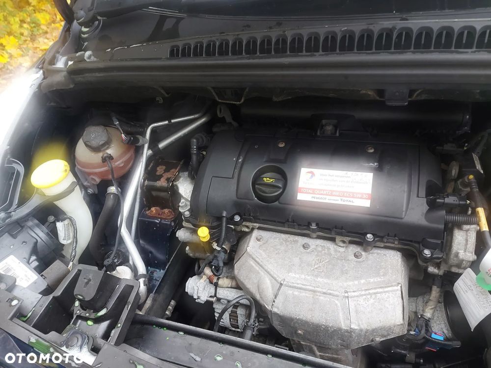 Peugeot 5008 1.6 THP Active - 23