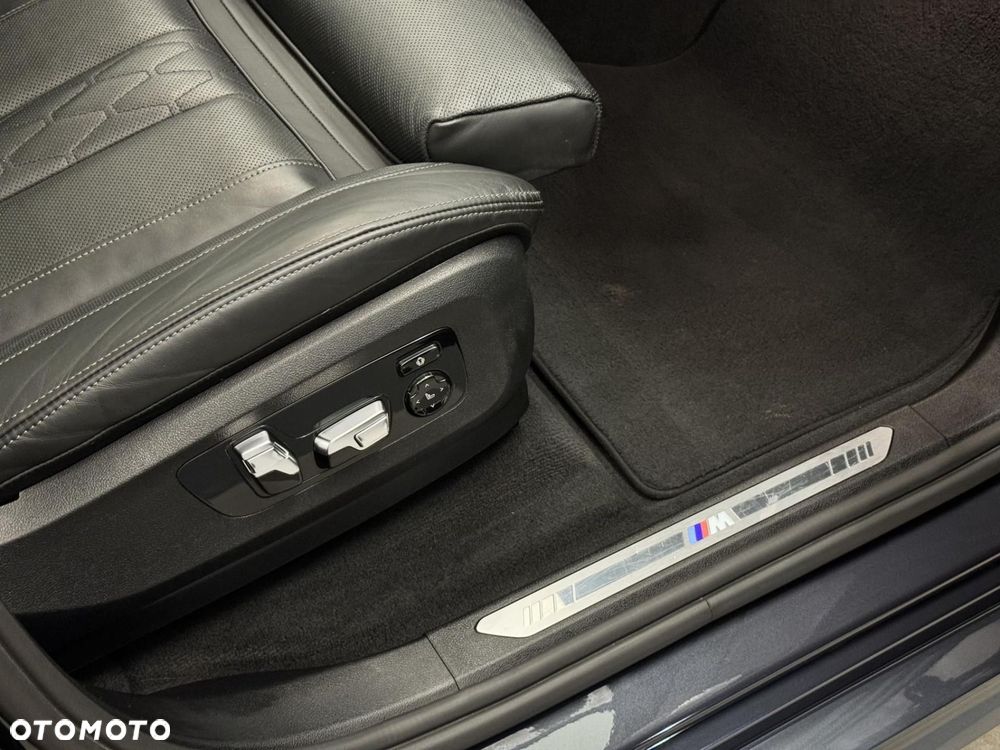 BMW X7 - 28