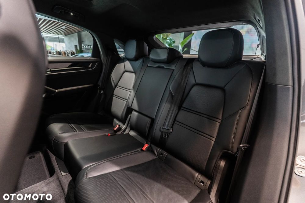Porsche Cayenne Turbo E-Hybrid PHEV - 13