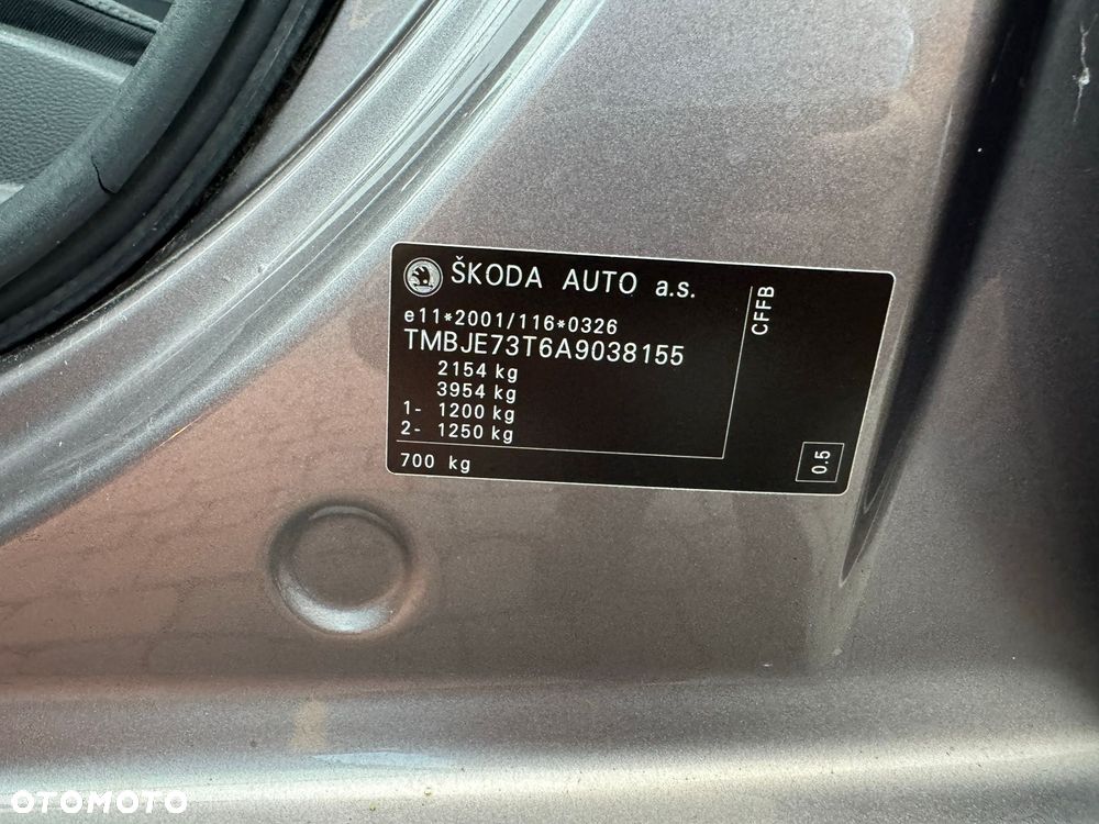 Skoda Superb 2.0 TDI Ambition DSG - 22
