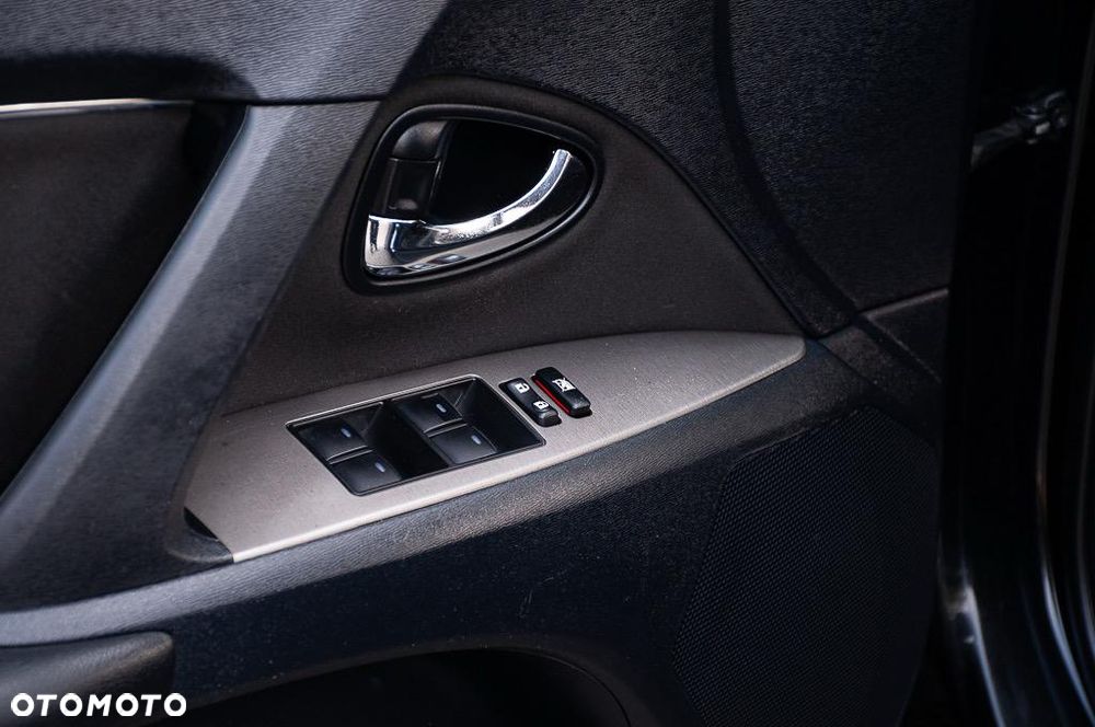 Toyota Avensis 2.2 D-4D X - 35