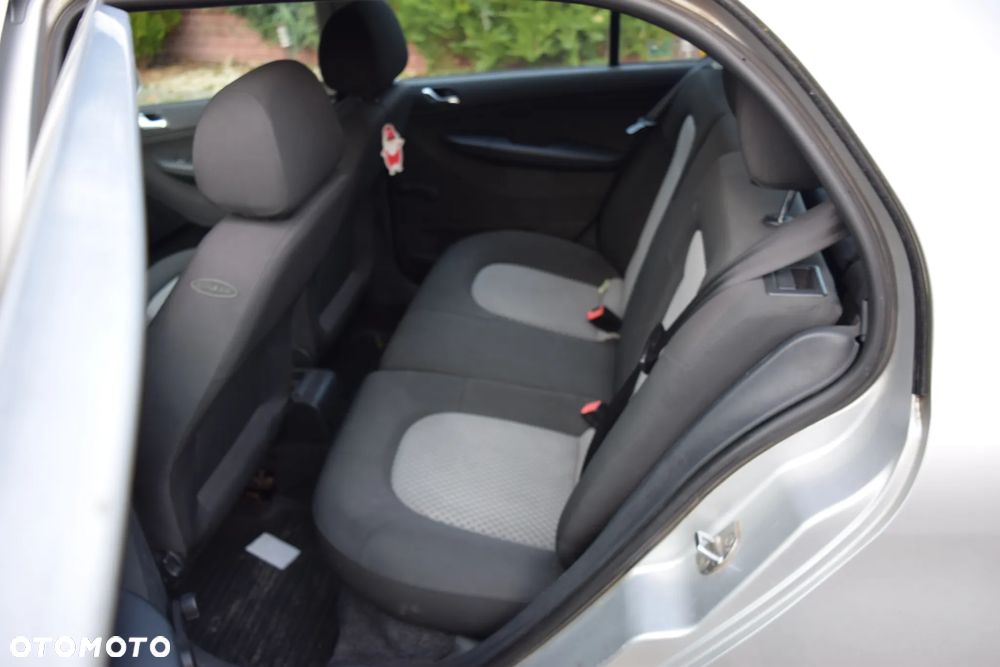 Skoda Fabia 1.4 16V Active - 8