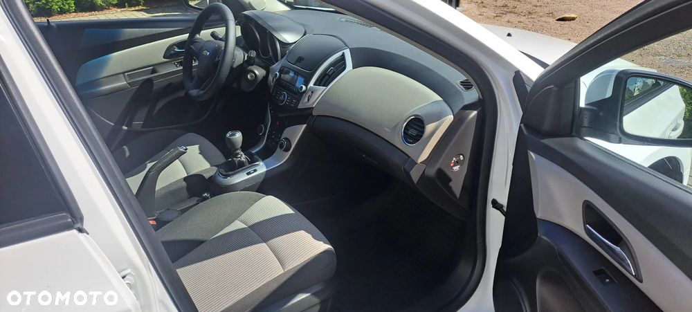 Chevrolet Cruze Station Wagon 1.6 LS+ - 26