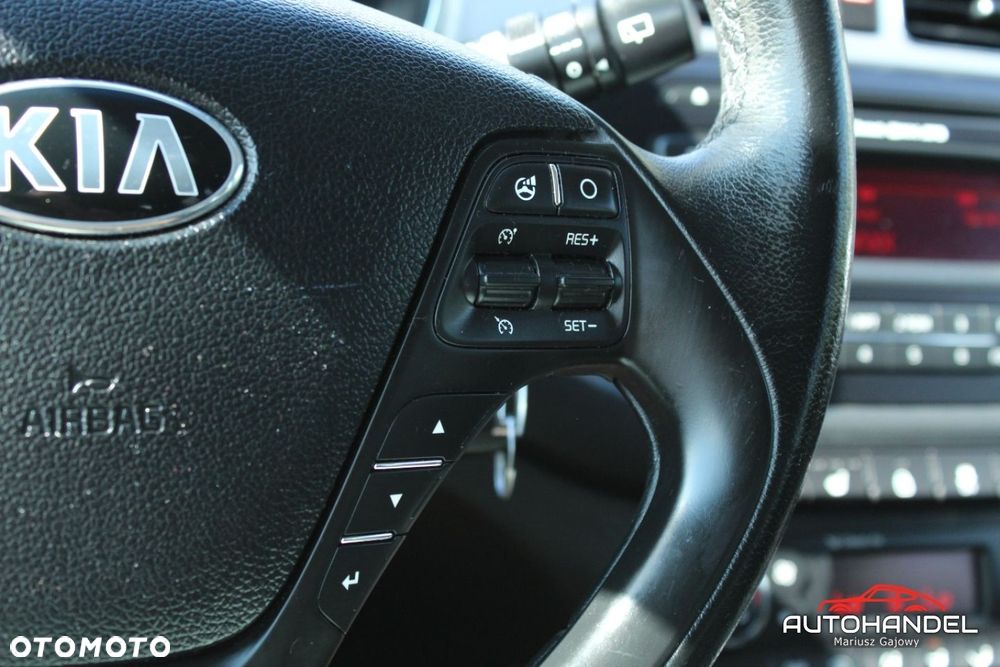 Kia Ceed - 11