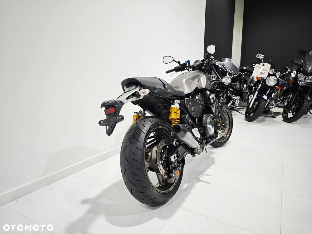 Yamaha XJR - 11