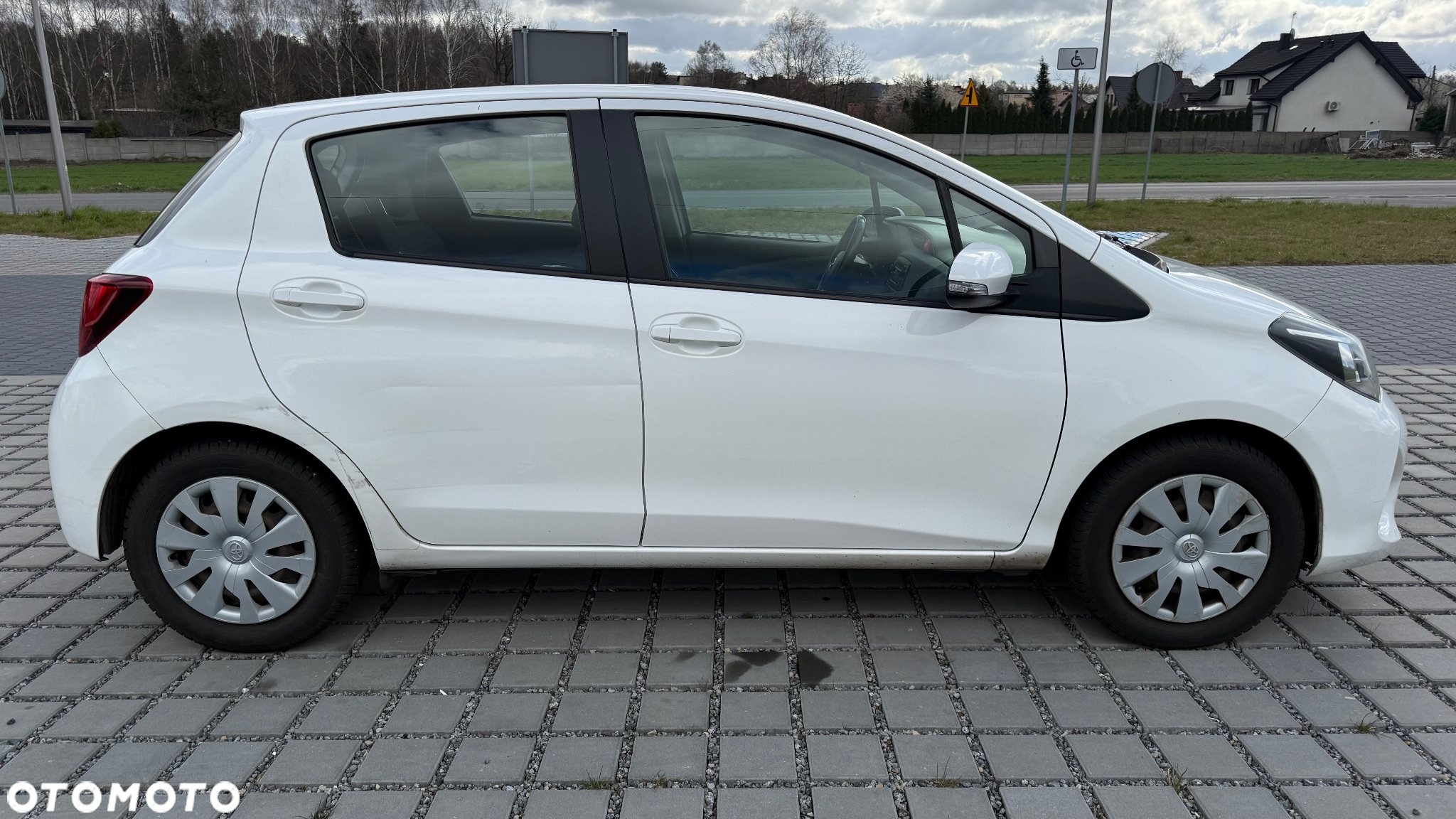 Toyota Yaris 1.0 Active EU6 - 4