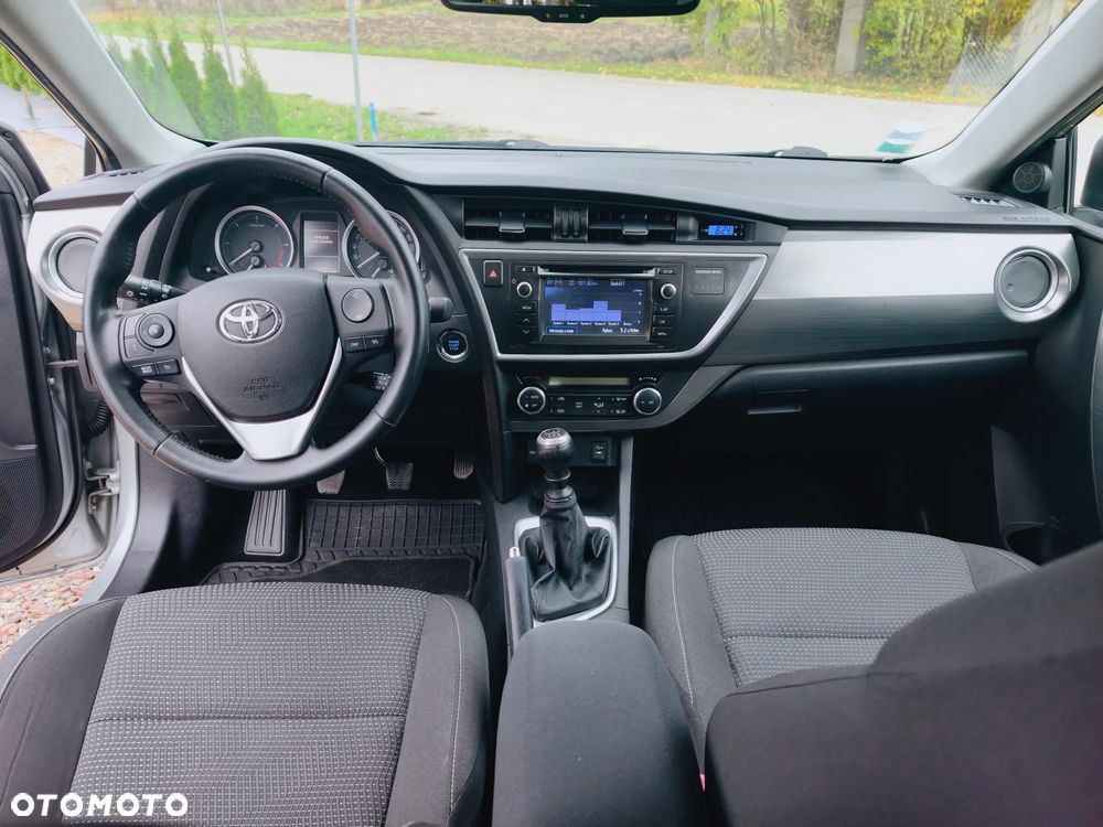 Toyota Auris 2013 photo 5