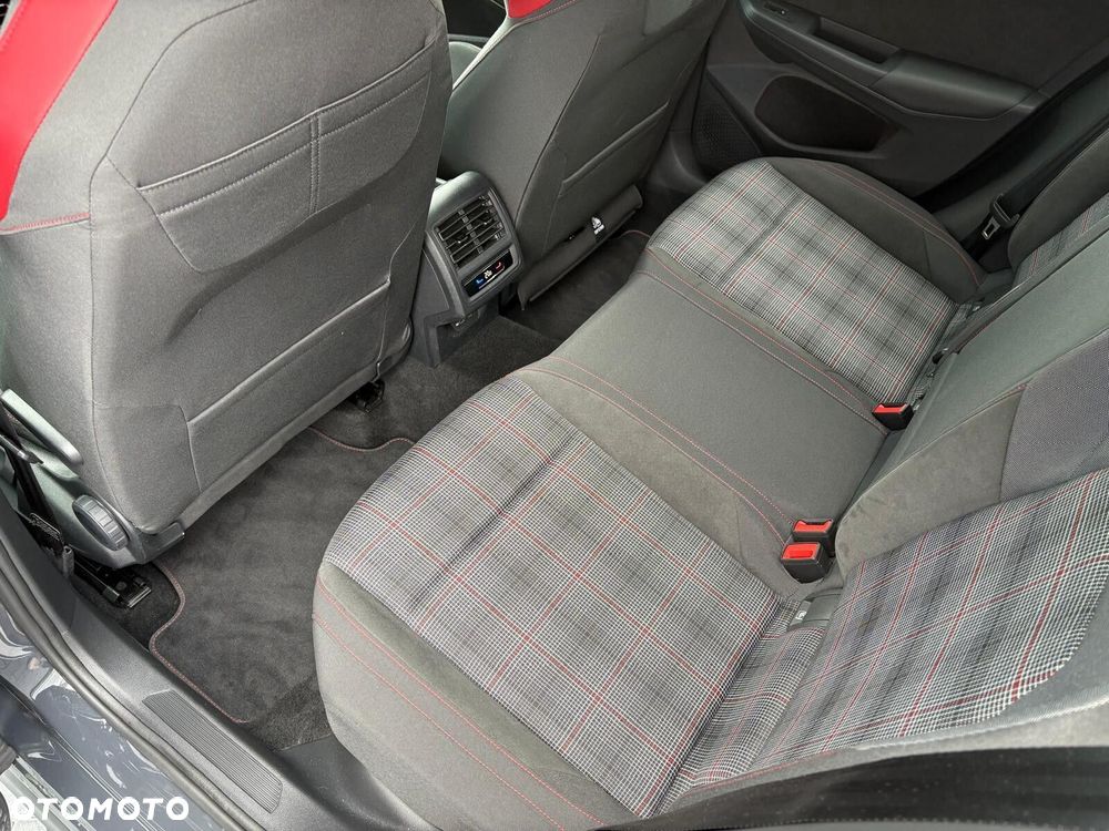 Volkswagen Golf - 14