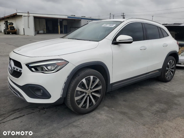 Mercedes-Benz GLA 250 4-Matic AMG Line
