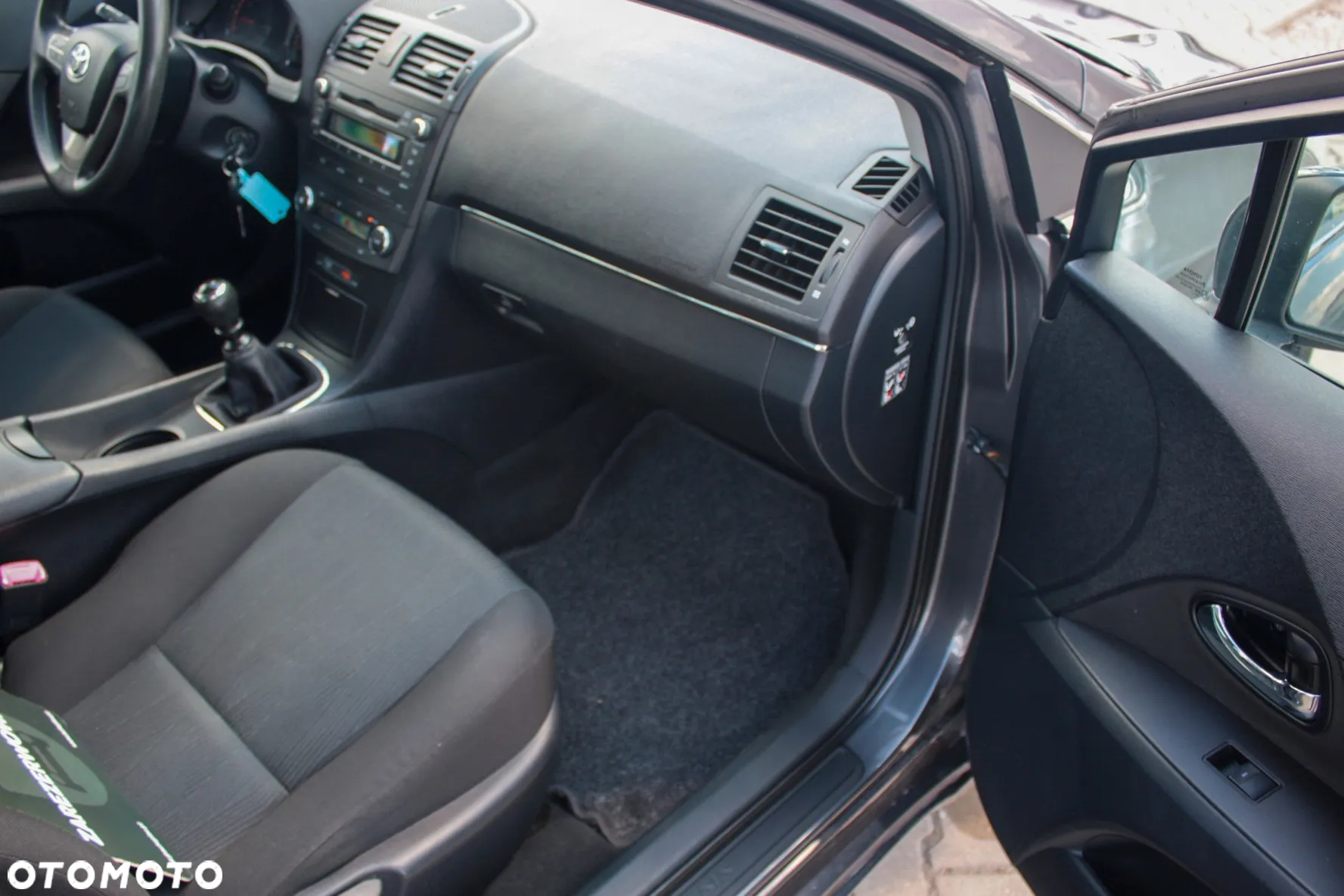 Toyota Avensis 1.6 - 15