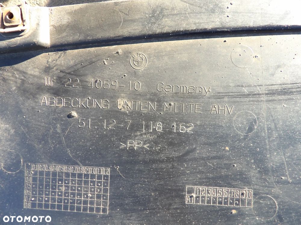 BMW - E81,E87 - OSŁONA DOLNA ZDERZAKA TYLNEGO  - 7118162 - 2