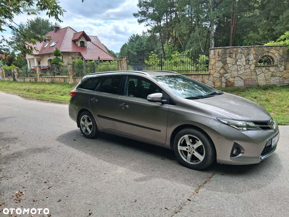 Toyota Auris 1.6 Premium Comfort - 4