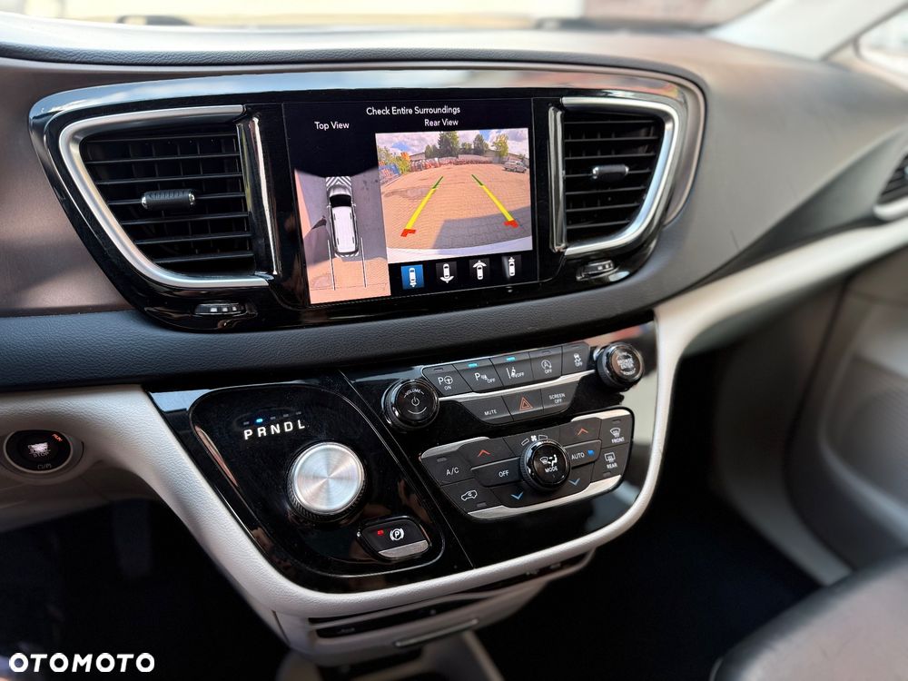 Chrysler Pacifica - 19