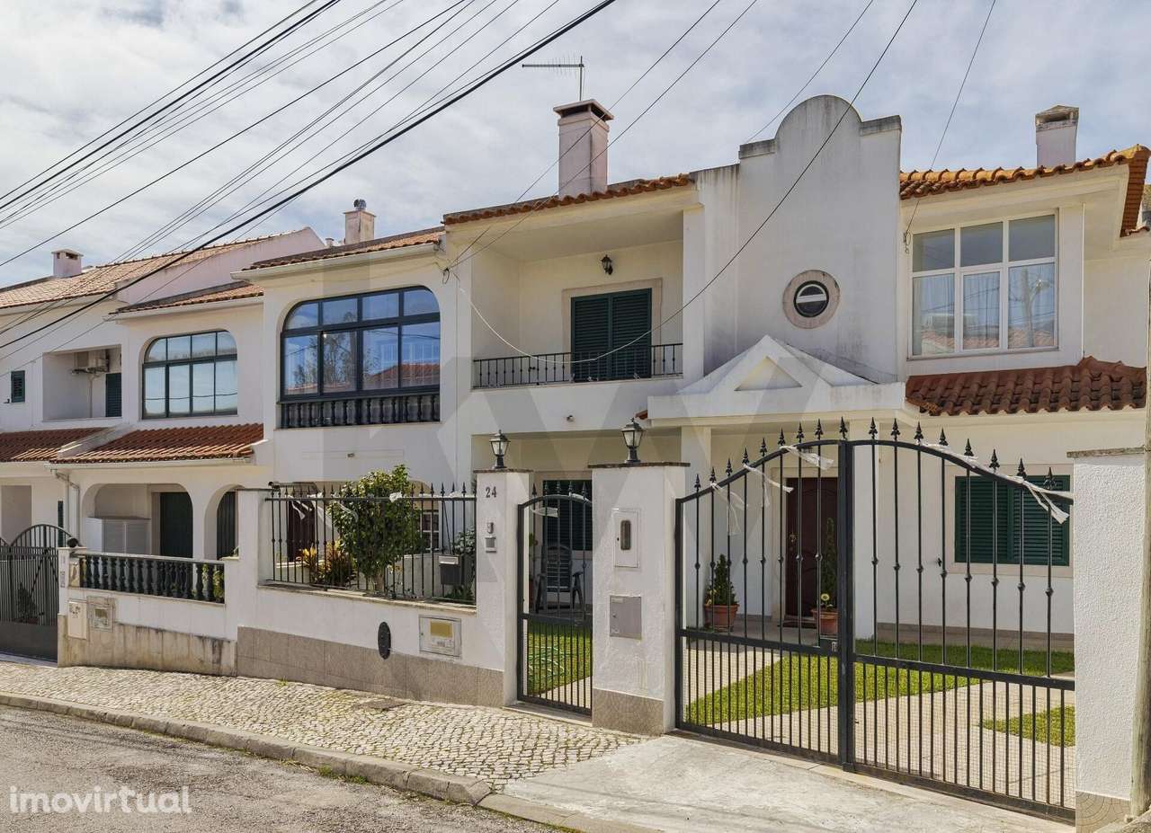 Moradia T5 como Nova com Jardim e Terreno de 402 m2 no Feijó - Grande imagem: 2/28