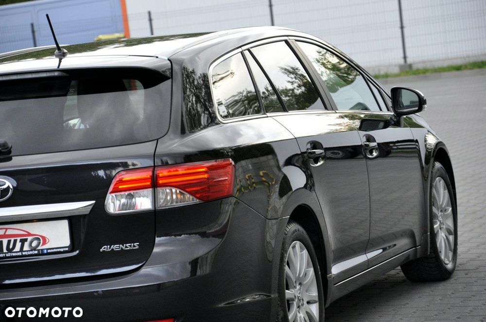 Toyota Avensis 1.8 Executive - 31