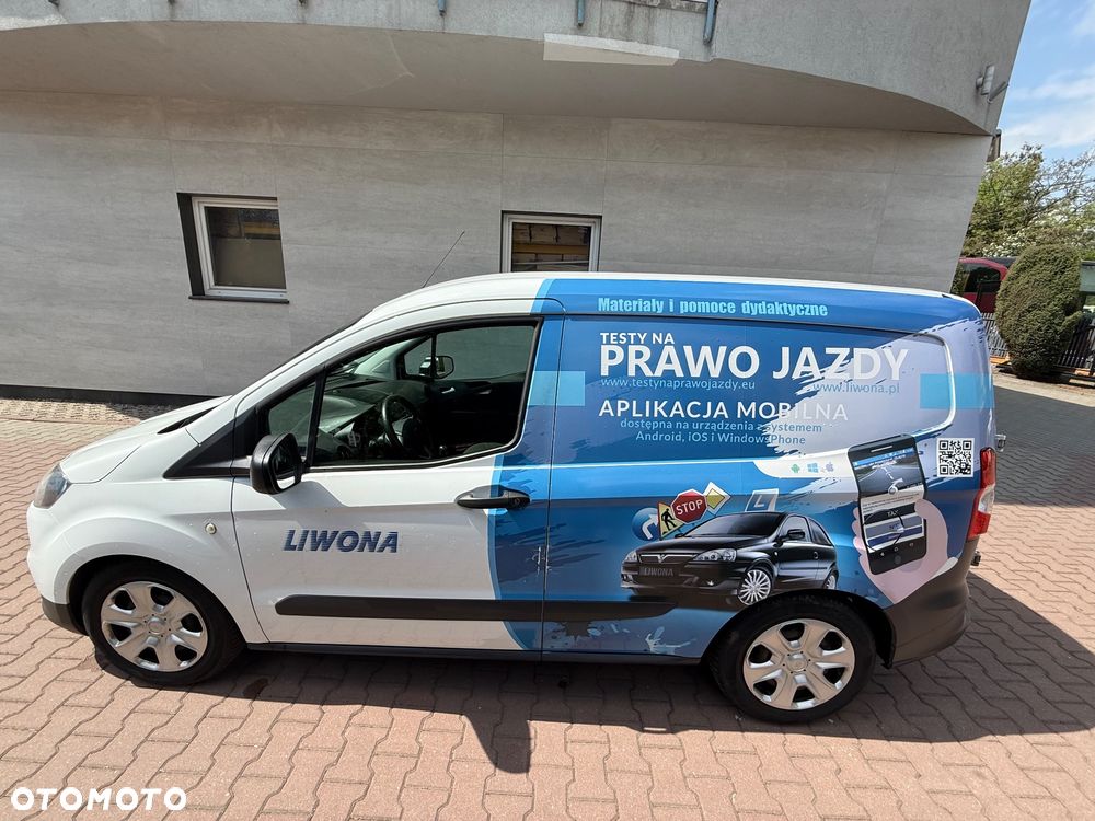 Ford Transit Courier - 10