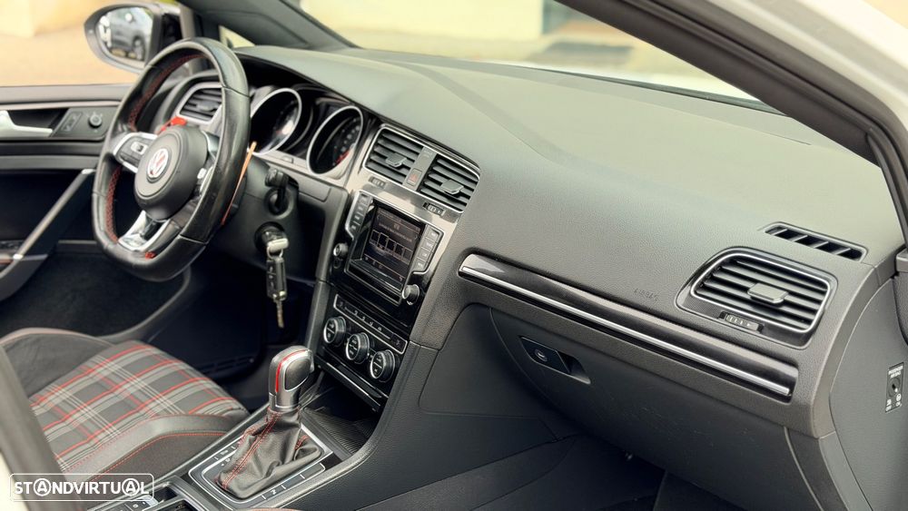 VW Golf 2.0 TSi GTi DSG - 9