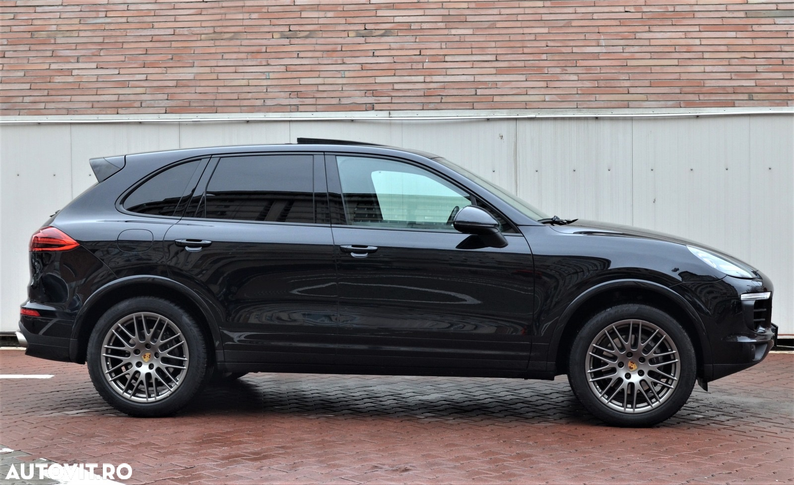 Porsche Cayenne 3.0 L - 16