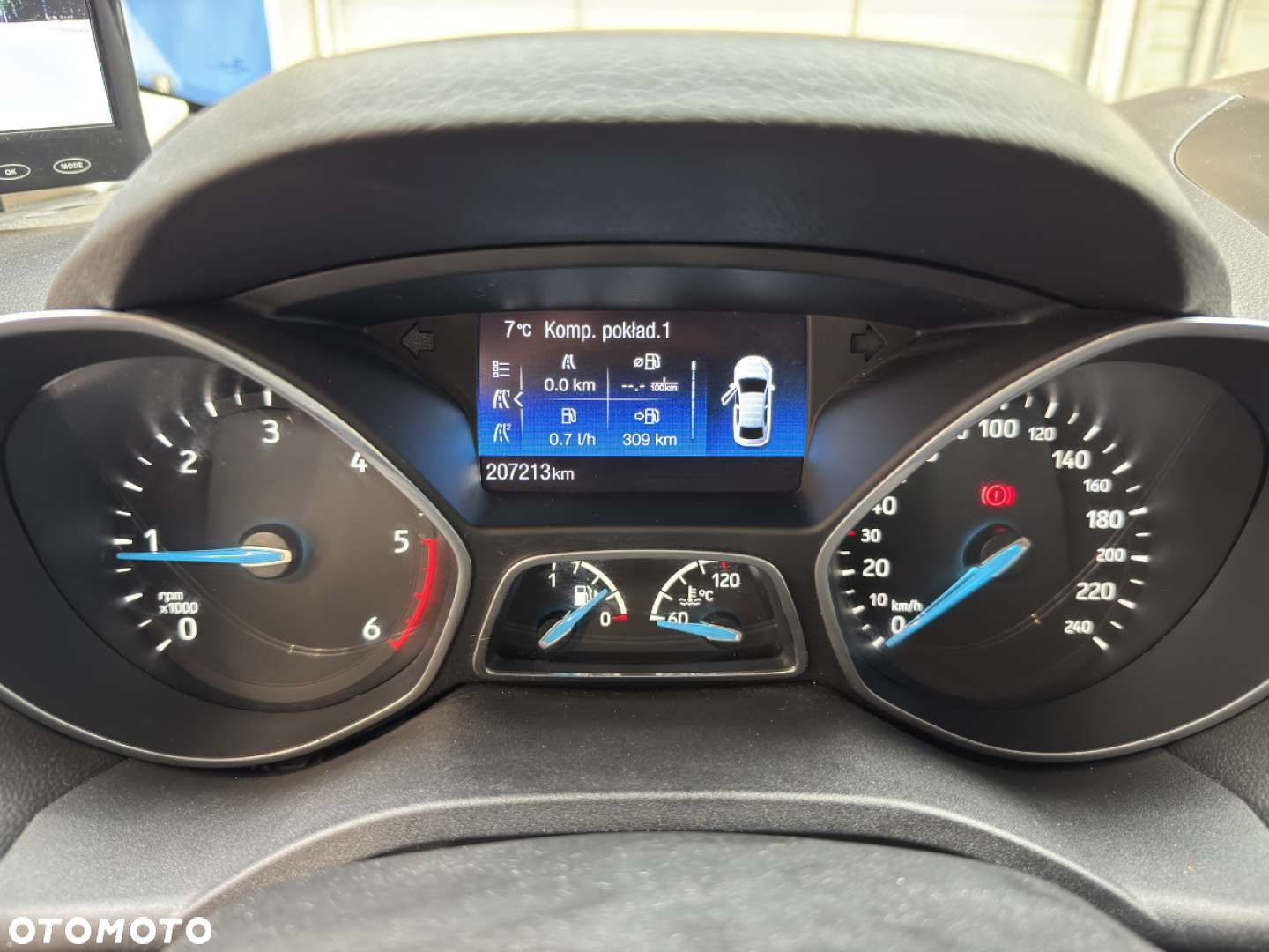 Ford Grand C-MAX - 25