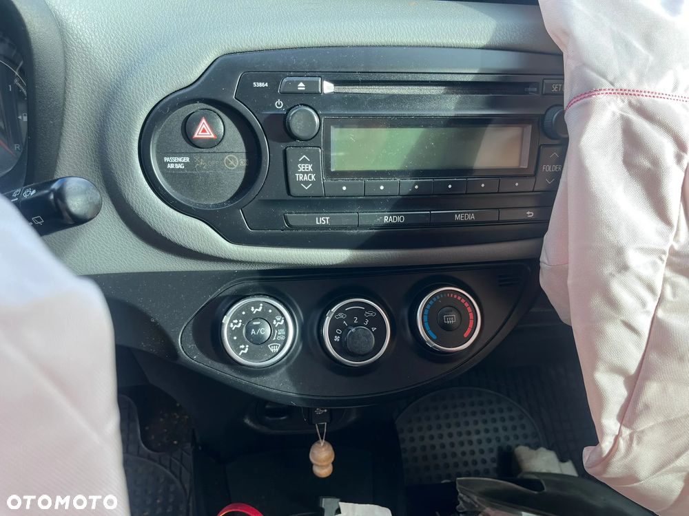 Toyota YARIS - 19