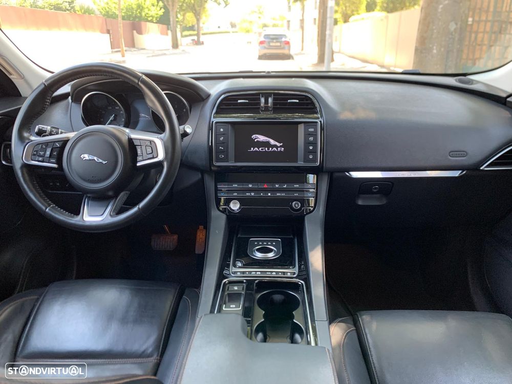 Jaguar F-Pace 2.0 i4D Prestige AWD Aut. - 9