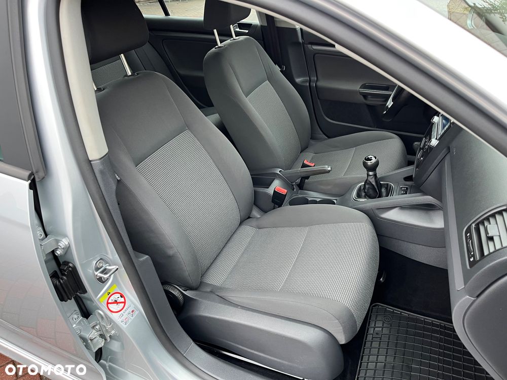 Volkswagen Golf 1.9 TDI DPF Trendline BlueMotion - 22