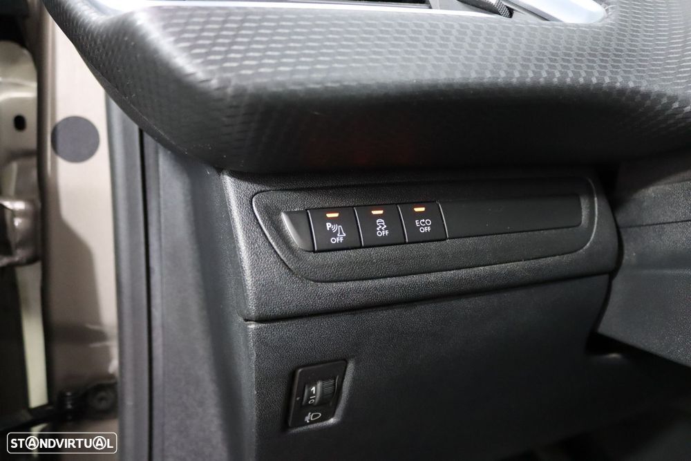 Peugeot 2008 1.2 PureTech Allure EAT6 - 11