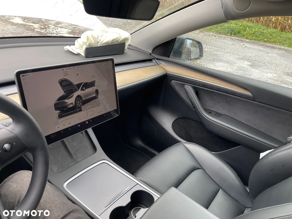 Tesla Y Model RWD - 10