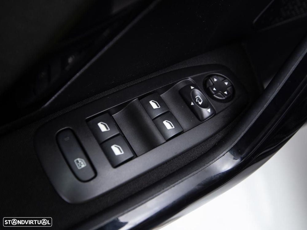 Peugeot 2008 - 13